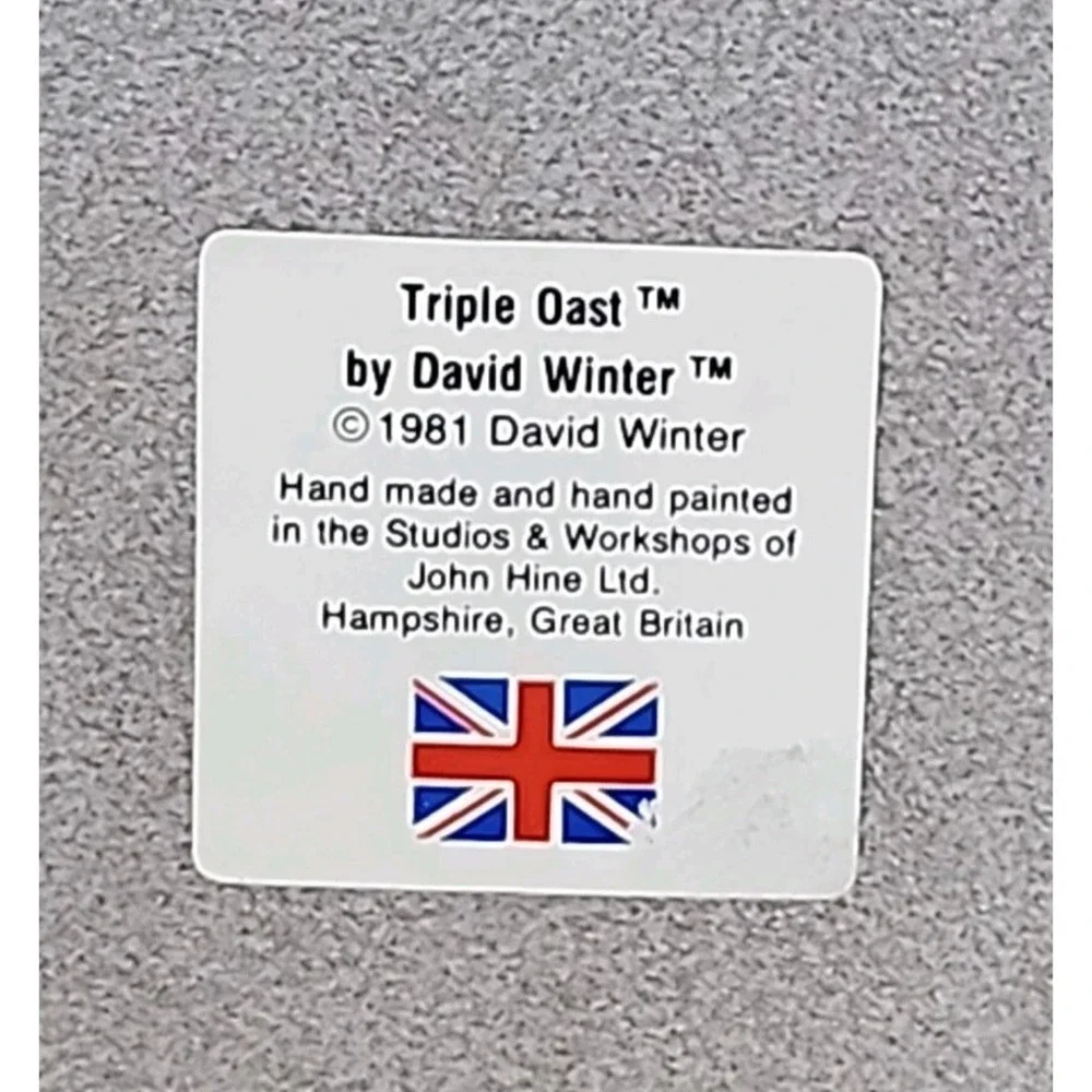 David Winter Triple Oast House by John Hine 1981 Figurine‎ Cottages